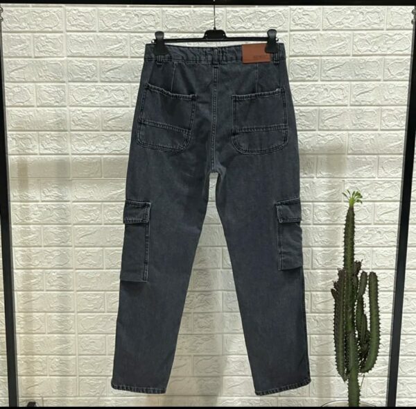 jeans nero cargo con tasconi